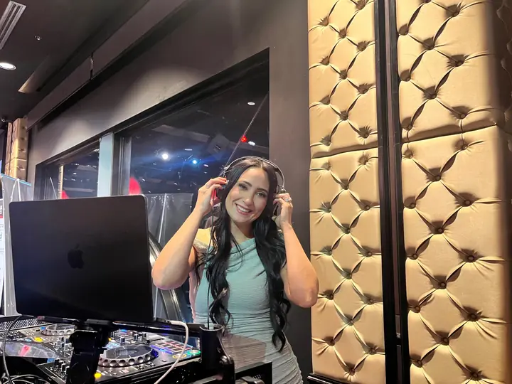 Linda Dagher singing live at an event